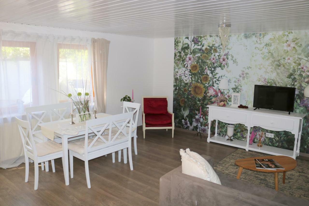 Soutterain - Wohnung Mit Senkgarten Weingarten  Luaran gambar