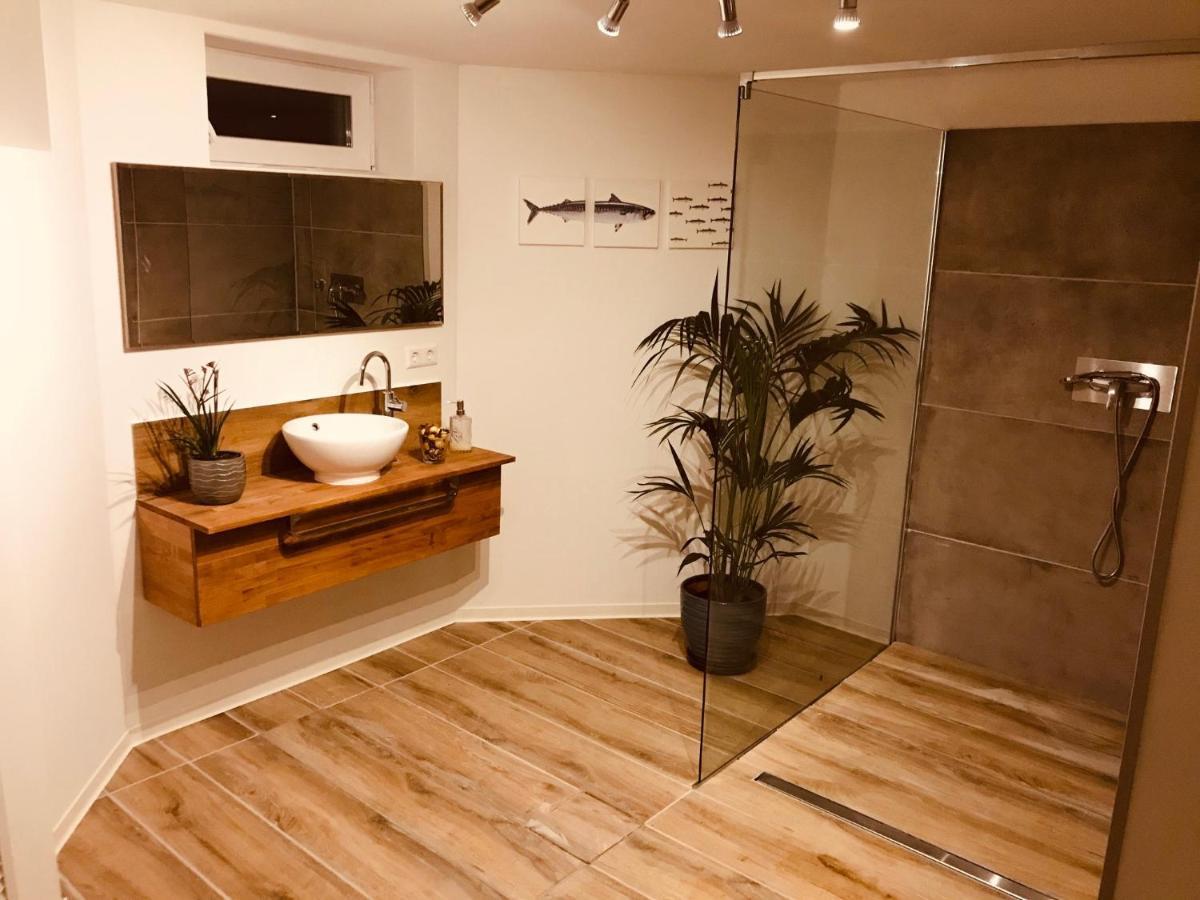 Soutterain - Wohnung Mit Senkgarten Weingarten  Luaran gambar